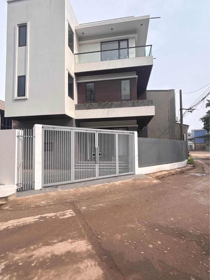 Nhà 3 tầng 915 Gia Sàng 141.7m² giá 5 tỷ - 3 mặt thoáng, gần chợ