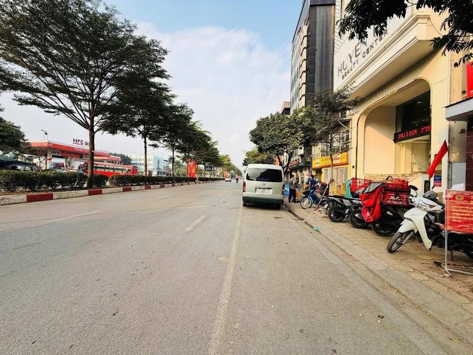 Nhà mặt phố Trần Vỹ Cầu Giấy 51m² giá 50 tỷ - Sổ đỏ chính chủ hiếm có!