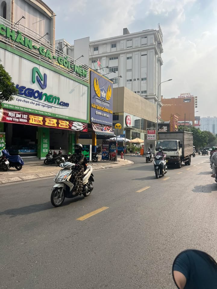 Nhà phố Bờ Bao Tân Thắng, 60m² giá 7.6 tỷ - Sẵn sàng ở và kinh doanh!