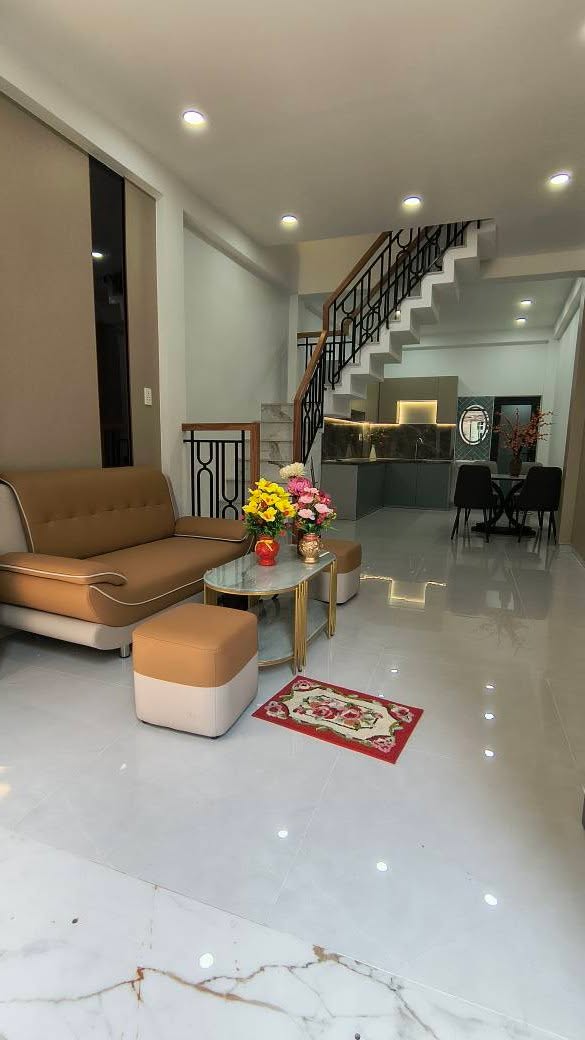 Nhà mới 2 tầng Phường Chánh Hưng 43m² giá 4.88 tỷ - Sổ hồng riêng hoàn công đầy đủ!