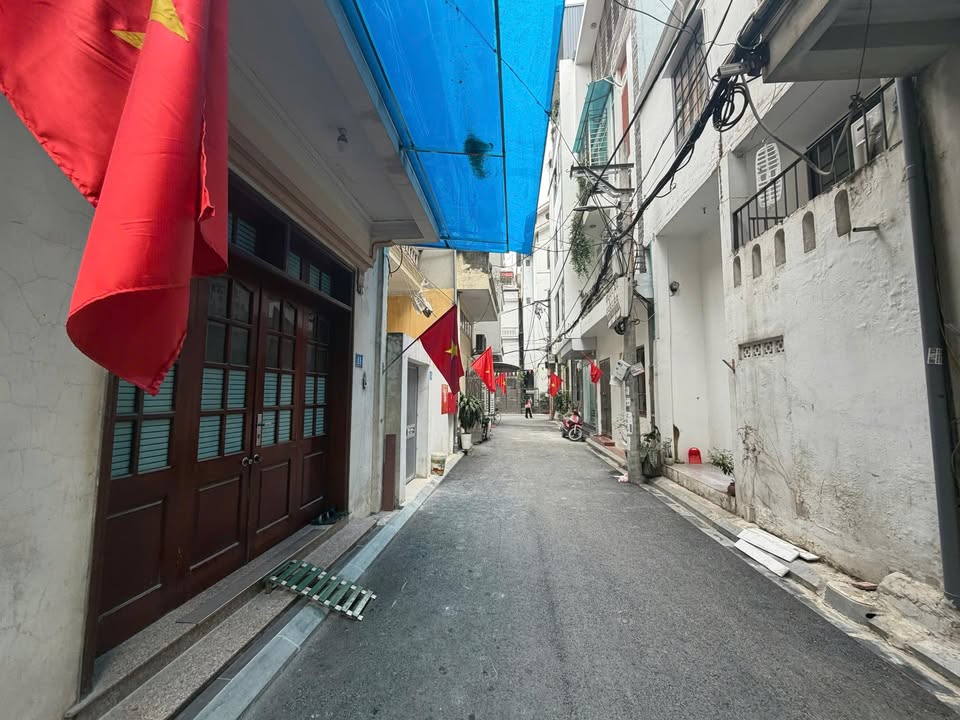 Nhà riêng Gia Thụy Long Biên 35m² giá 9.75 tỷ - Phân lô bàn cờ, ô tô vào tận nhà!