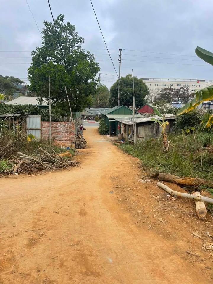 Lô đất 100m² đối diện Bệnh viện Đa khoa Sơn La - Giá tốt chỉ 200 triệu!