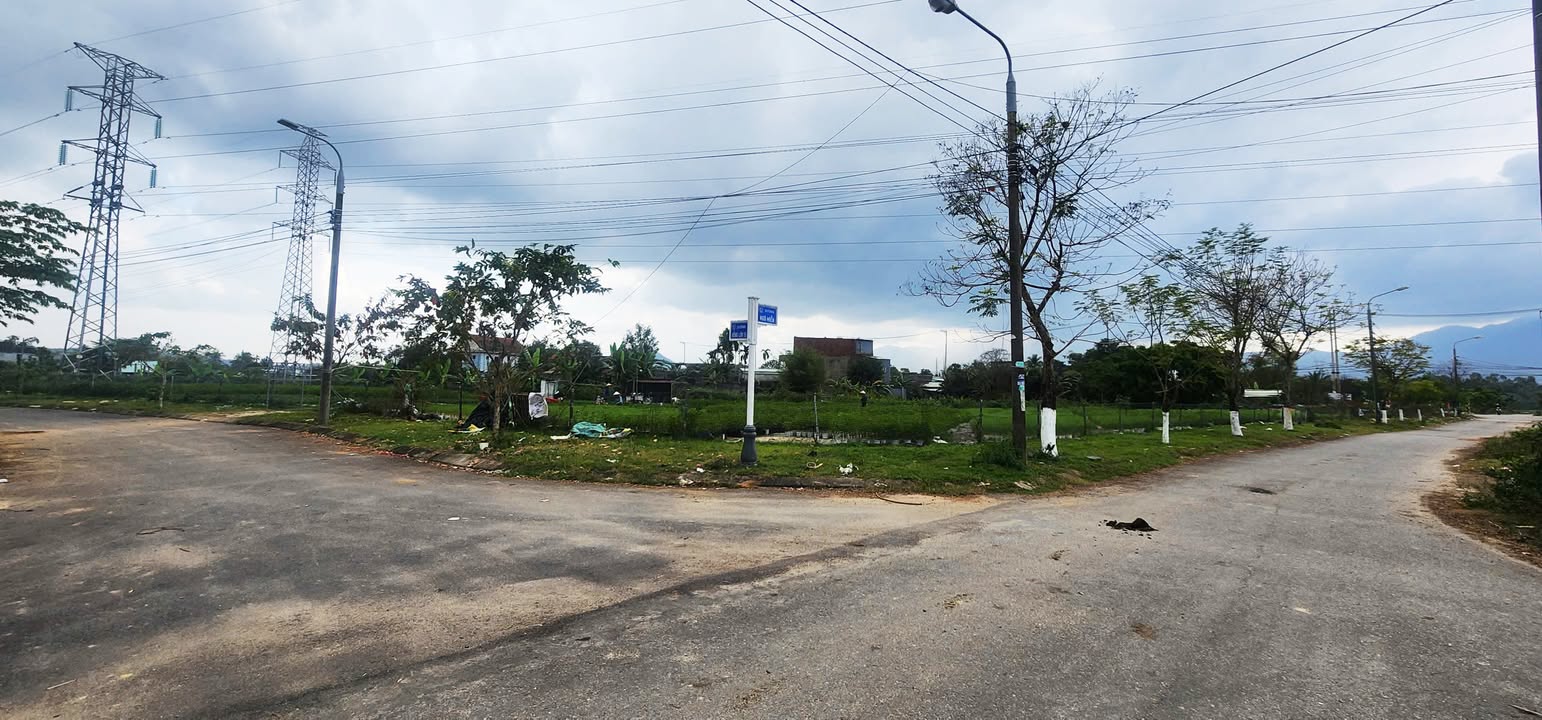 Đất nền lô góc Hòa Liên 239,7m² giá chỉ 4.2 tỷ - Tiềm năng tăng giá mạnh!