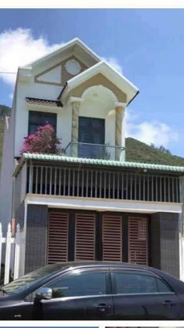 Nhà riêng Phường 9, Tuy Hòa 145m² giá 3 tỷ - Mặt tiền lớn, nội thất đầy đủ!