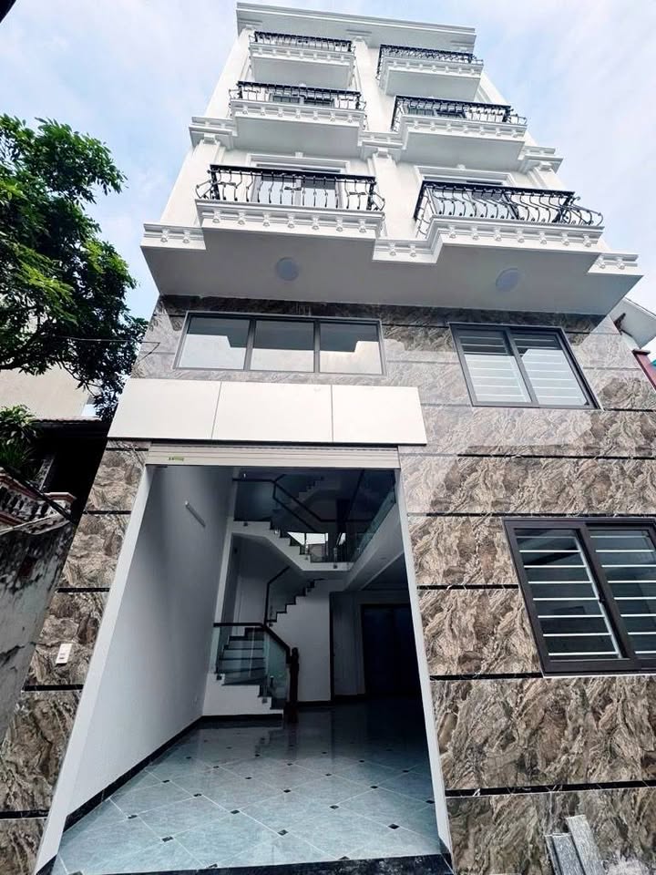 Nhà Ngọc Hồi 65m² giá 9 tỷ - Lô góc ô tô, thoáng đãng!