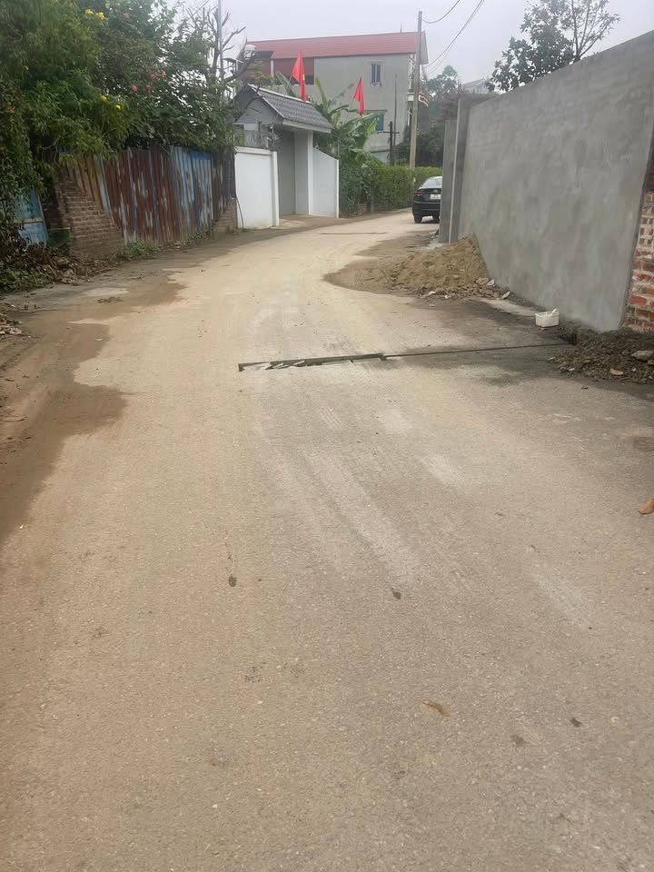 Đất nền Quốc Oai 200m² giá 2 tỷ - Mặt tiền 10m, sẵn sàng xây dựng!