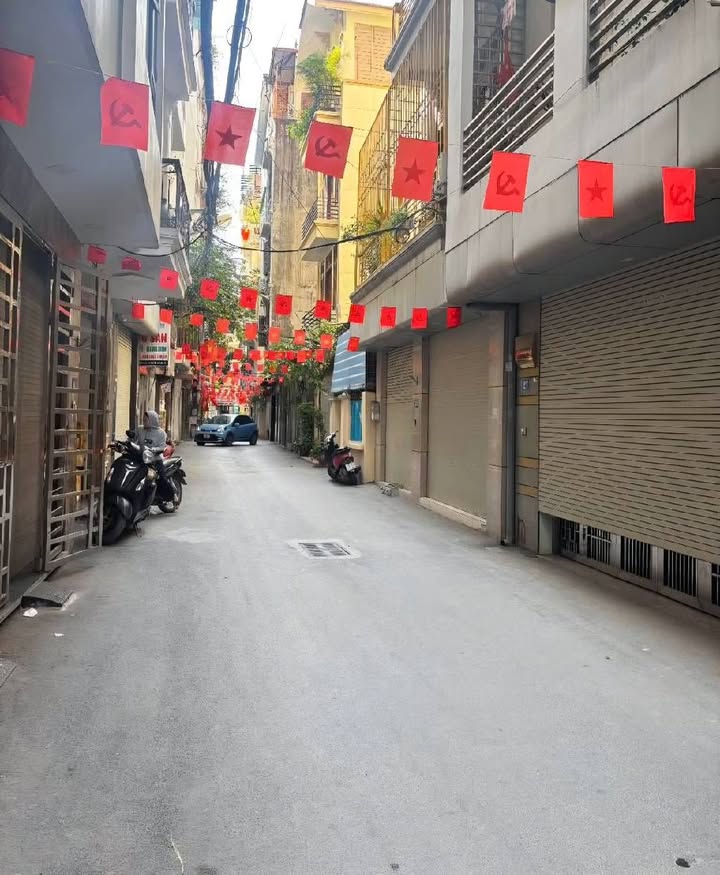 Nhà Ngõ Lạc Long Quân 39m² giá 13 tỷ - Khu dân trí cao gần Hồ Tây!