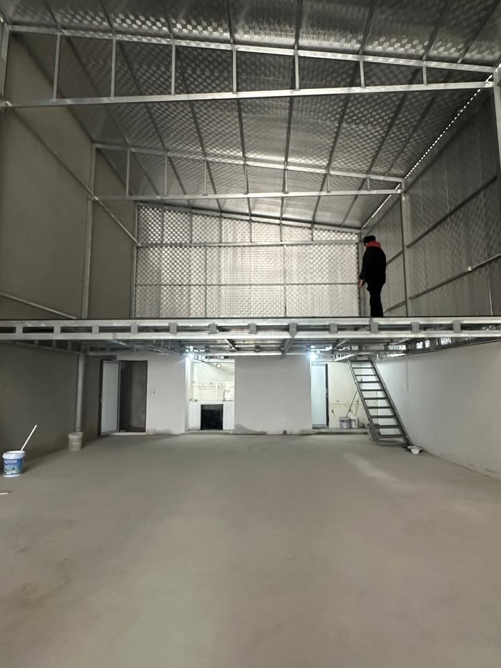 Kho cho thuê Phường Vân Dương 163m² giá 18 triệu - Diện tích rộng rãi, tiện lợi cho kinh doanh!