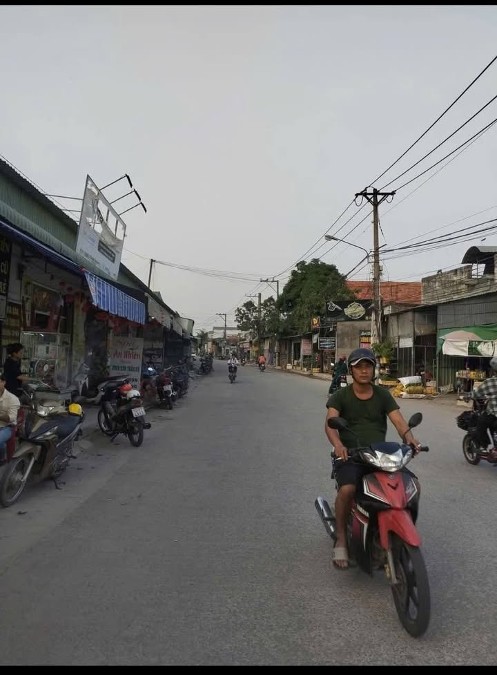 Bán nhà kinh doanh tại Phường Hội Nghĩa, Tân Uyên, 400m² - Giá 6.2 tỷ, cơ hội đầu tư lý tưởng!