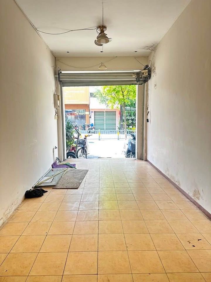 Nhà phố mặt tiền Hoàng Hoa Thám, Bình Thạnh 30m² giá 11.6 tỷ - Kinh doanh sầm uất!
