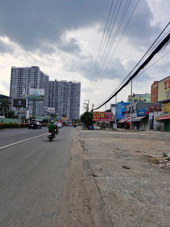 Nhà mặt tiền Đại Lộ Bình Dương, Thuận An 415m² giá 30 tỷ - Vị trí đắc địa cho kinh doanh!