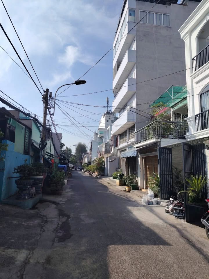 Nhà riêng Tân Phú 68m² giá 11.99 tỷ - Kinh doanh thuận lợi