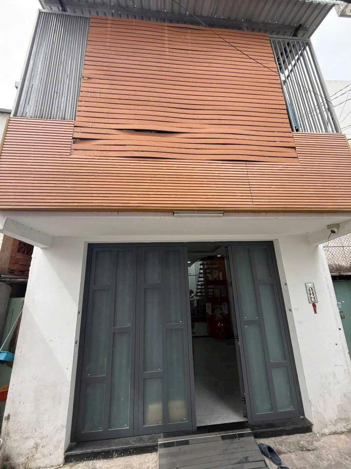 Nhà hẻm Lạc Long Quân Quận 11 38,8m² giá 5,5 tỷ - An ninh, yên tĩnh