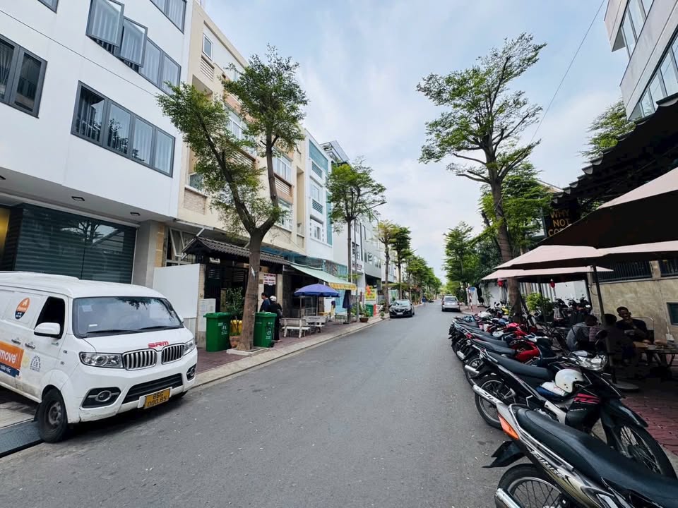 Nhà phố KDC Kim Sơn, Phường Tân Phong, Quận 7, 100m² - Giá thương lượng tốt nhất!