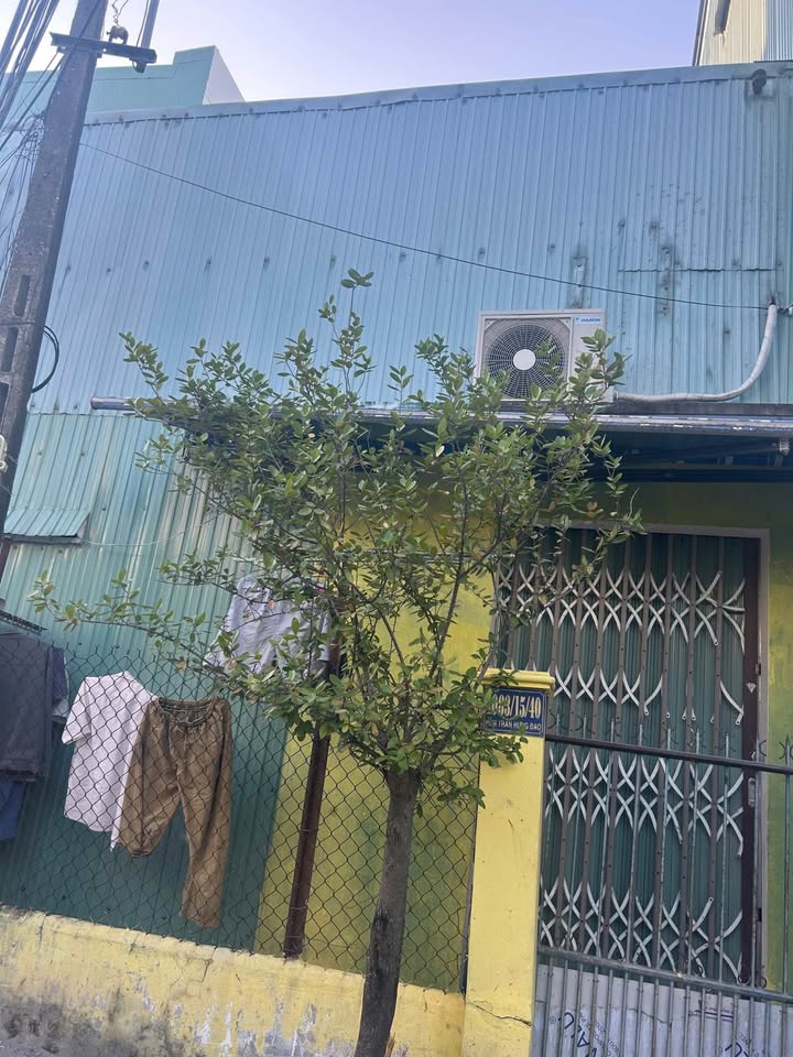 Nhà cấp 4 hẻm Trần Hưng Đạo, Đống Đa, 43m² giá 1.6 tỷ - Sổ đỏ chính chủ!