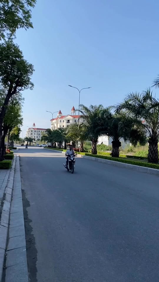 Nhà liền kề Kim Chung, Hoài Đức 100m² giá 20 tỷ - Mặt tiền rộng, kinh doanh lý tưởng!