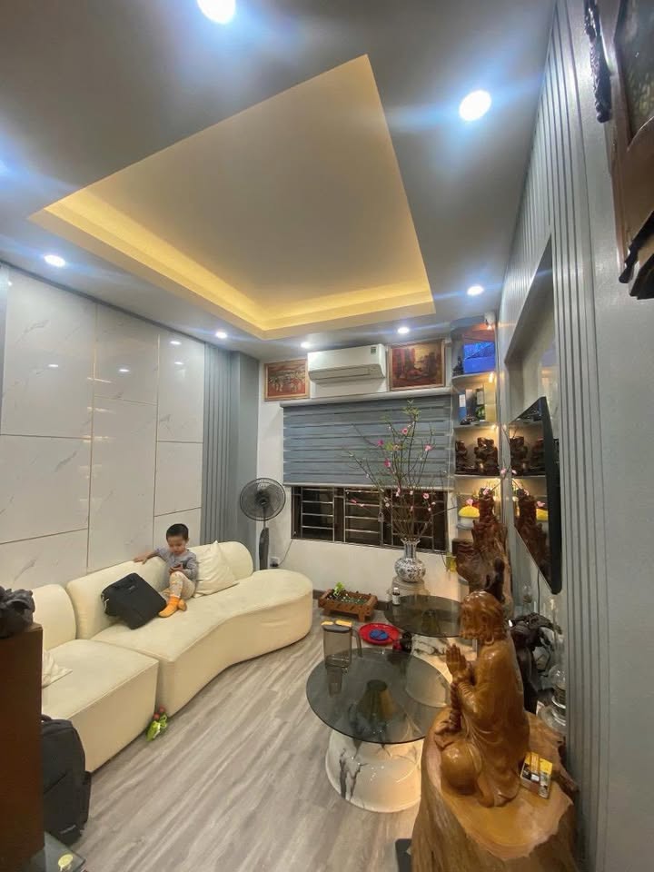 Nhà phố Minh Khai, Quận Hai Bà Trưng, 32m² giá 7.35 tỷ - Sổ đỏ chính chủ, giao ngay!