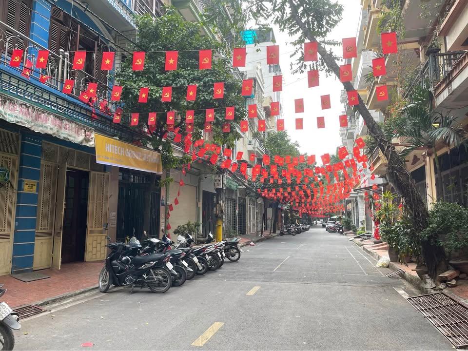 Nhà phân lô Định Công, Hoàng Mai 75m² giá 17.625 tỷ - Vị trí thuận lợi, sổ đỏ lâu dài!