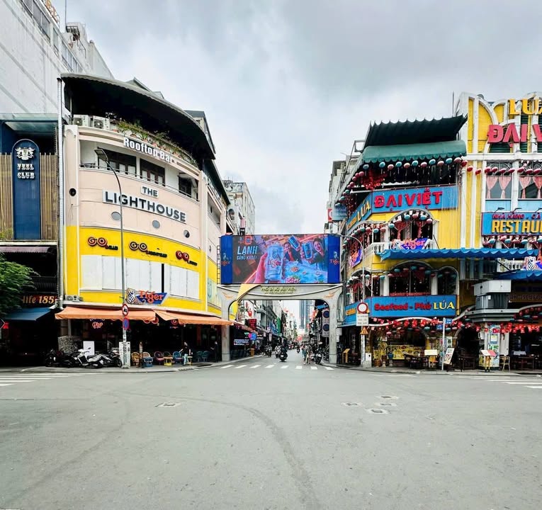 Townhouse Bùi Viện, Quận 1 - 21m² giá 4.5 tỷ - Vị trí đắc địa sầm uất!