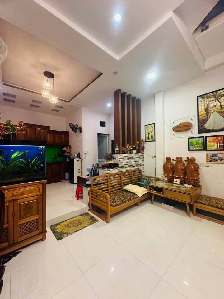 Nhà phố 3 tầng tại Quy Nhơn, 40m² giá 3.25 tỷ - Thiết kế hiện đại, tiện nghi đầy đủ!