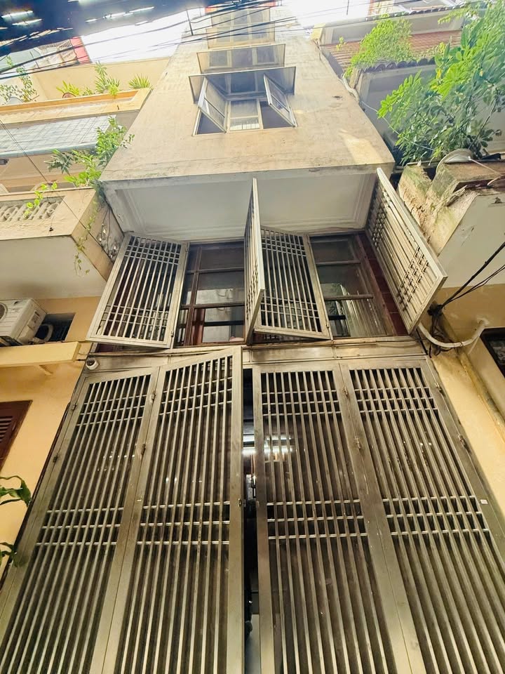 Nhà riêng Đống Đa 36m² giá 11.8 tỷ - Khu VIP hiếm nhà bán!