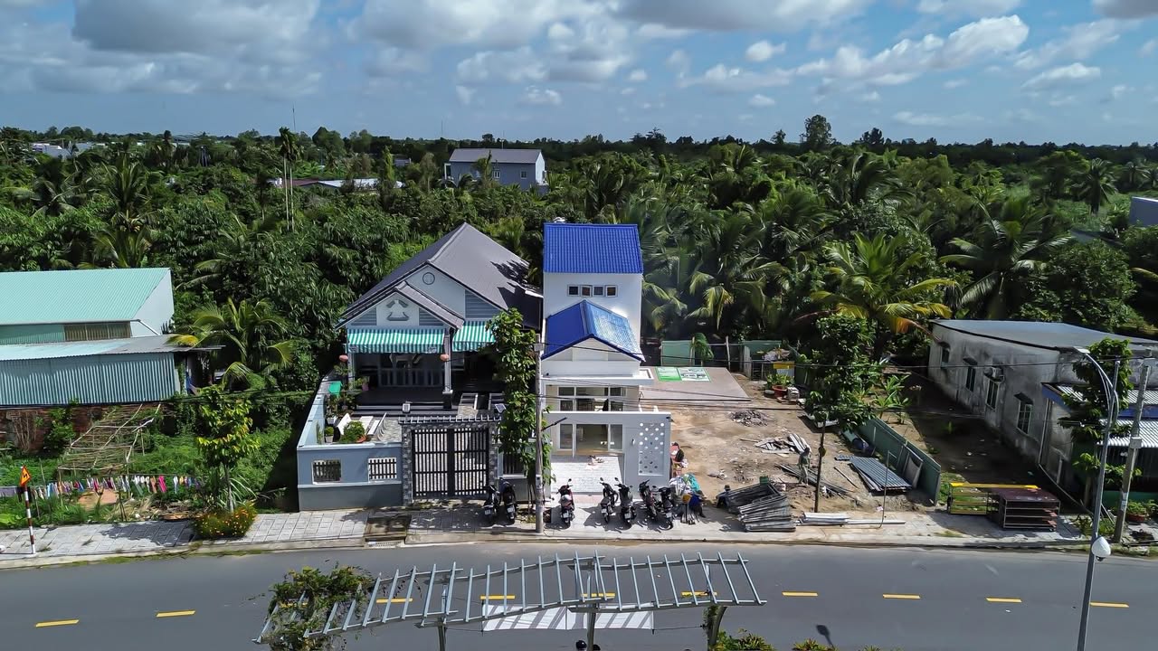 Nhà nghỉ dưỡng mái thái mặt tiền bờ kè Rạch Mương Khai, 289m² giá 7.5 tỷ - Đầu tư sinh lời!