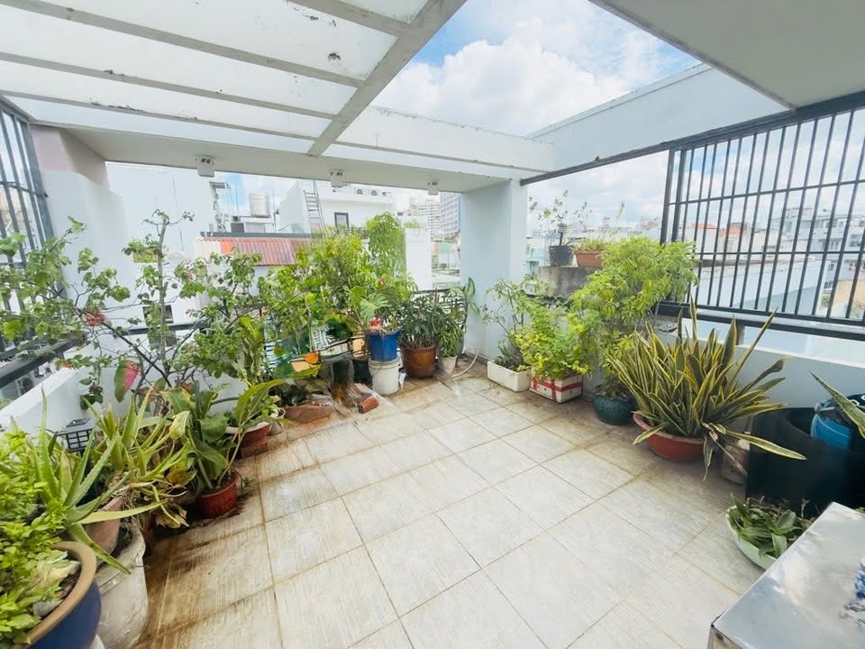 Nhà đẹp Phú Nhuận 44m² giá 8 tỷ - Bán gấp hẻm thông Lê Văn Sỹ!