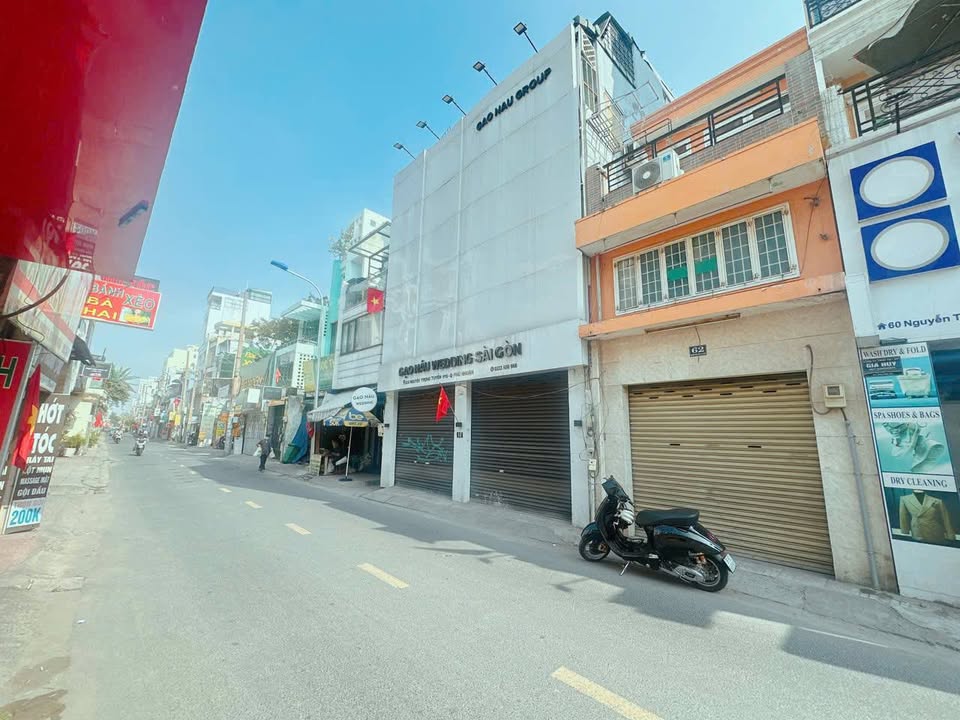 Nhà mặt tiền Nguyễn Trọng Tuyển, Phú Nhuận 90m² giá 7,7 tỷ - Vị trí đắc địa kinh doanh!