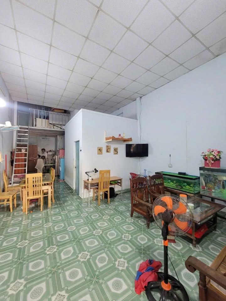 Nhà phố mặt tiền đường 42, Thị trấn Củ Chi 90m² giá 900 triệu - Chính chủ bán gấp!