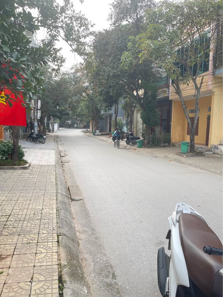 Nhà 3 tầng Đường Nguyên Hồng, Tân Sơn 109m² giá 5.85 tỷ - Cơ hội đầu tư tốt!