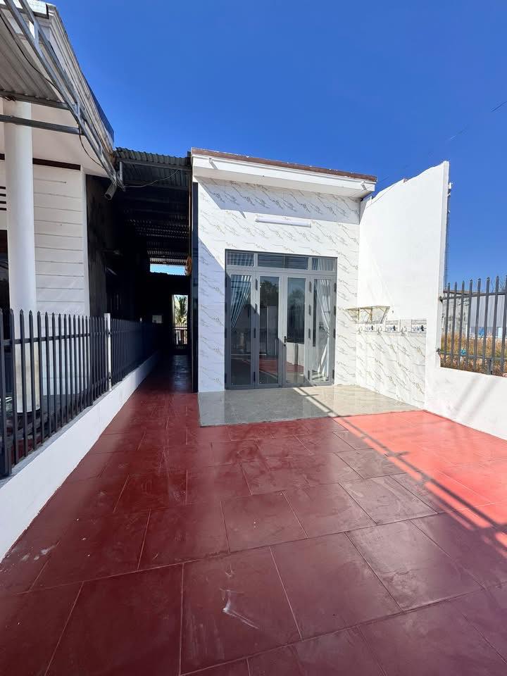 Nhà cấp 4 thôn 11, xã Hòa Sơn, 300m² giá 1.5 tỷ - Chính chủ bán gấp!