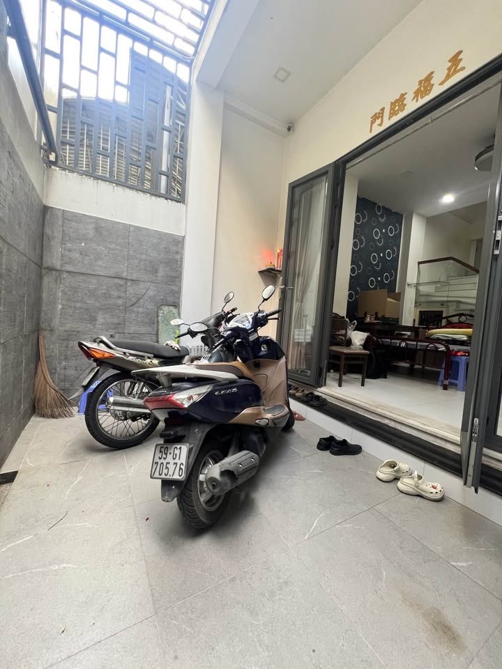 Nhà riêng Quận 10 - 56m² giá 8 tỷ - Gần mặt tiền đường Nguyễn Duy Dương!