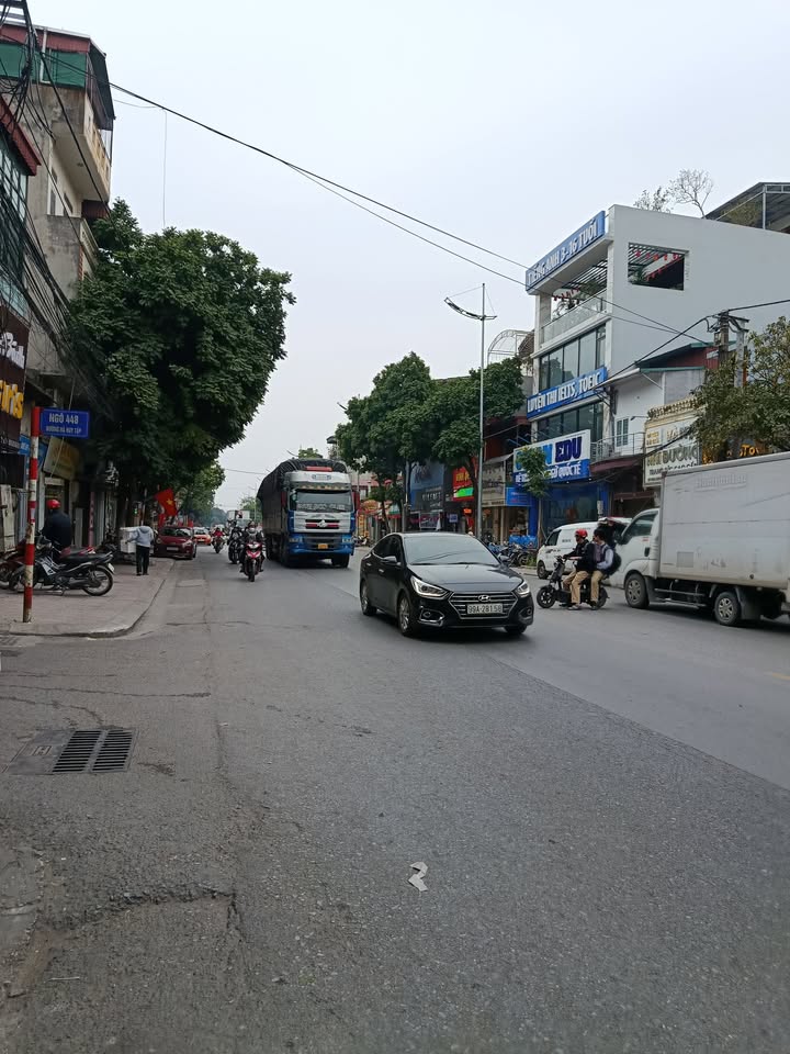 Nhà mặt phố Hà Huy Tập, Yên Viên, 121m² giá 13 tỷ - Kinh doanh sầm uất!