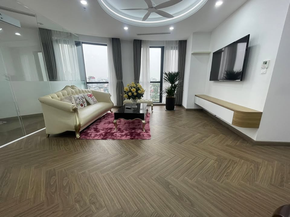 Căn hộ Royal City 140m² giá thỏa thuận - Ban công đông nam, nội thất đầy đủ!