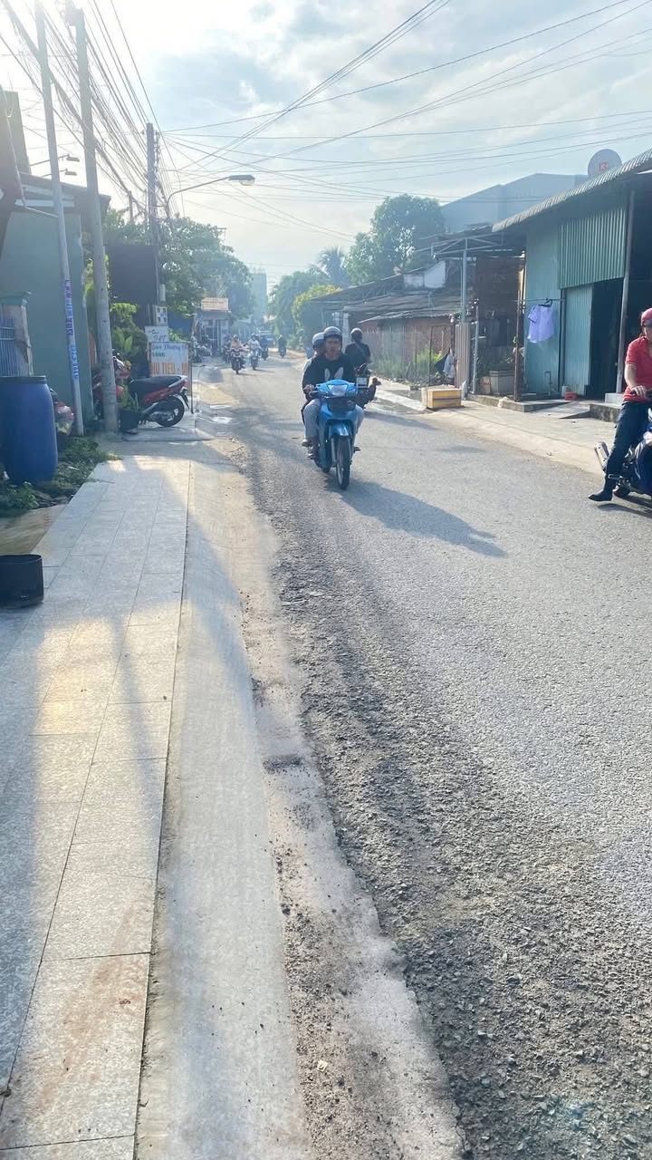 Bán gấp FrontHouse mặt tiền Tân Phước Khánh, 111m² giá 3.1 tỷ - Đang cho thuê 5 triệu/tháng