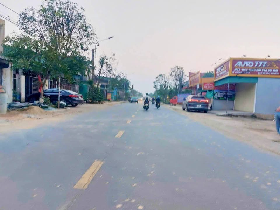 Bán đất mặt tiền đường Nguyễn Xí, Thôn Đông Tân, 211.4m² - Giá thỏa thuận, vị trí kinh doanh lý tưởng!