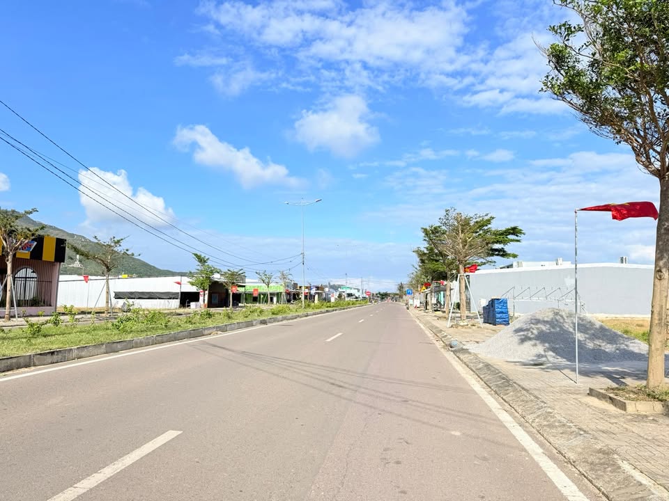 FrontHouse mặt tiền Hoàng Sa, Cát Tiến 176m² giá 5 tỷ - Đầu tư sinh lời tuyệt vời!