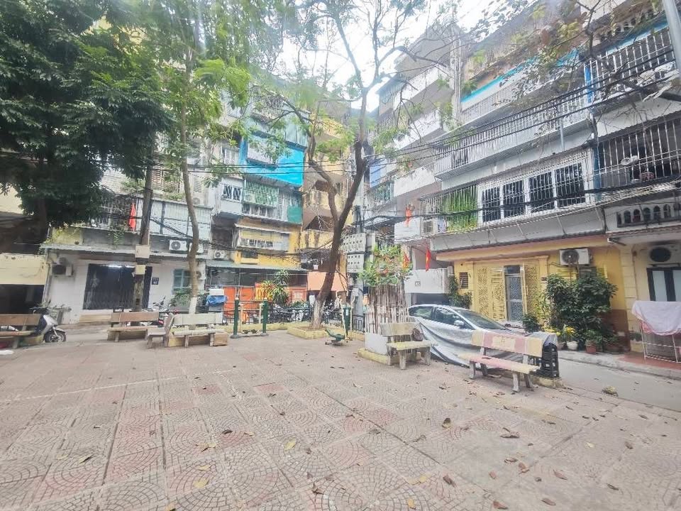 Căn hộ tập thể 120 Ngõ Hoàng Quốc Việt 62m² giá 4.45 tỷ - Sẵn sàng đón Tết!