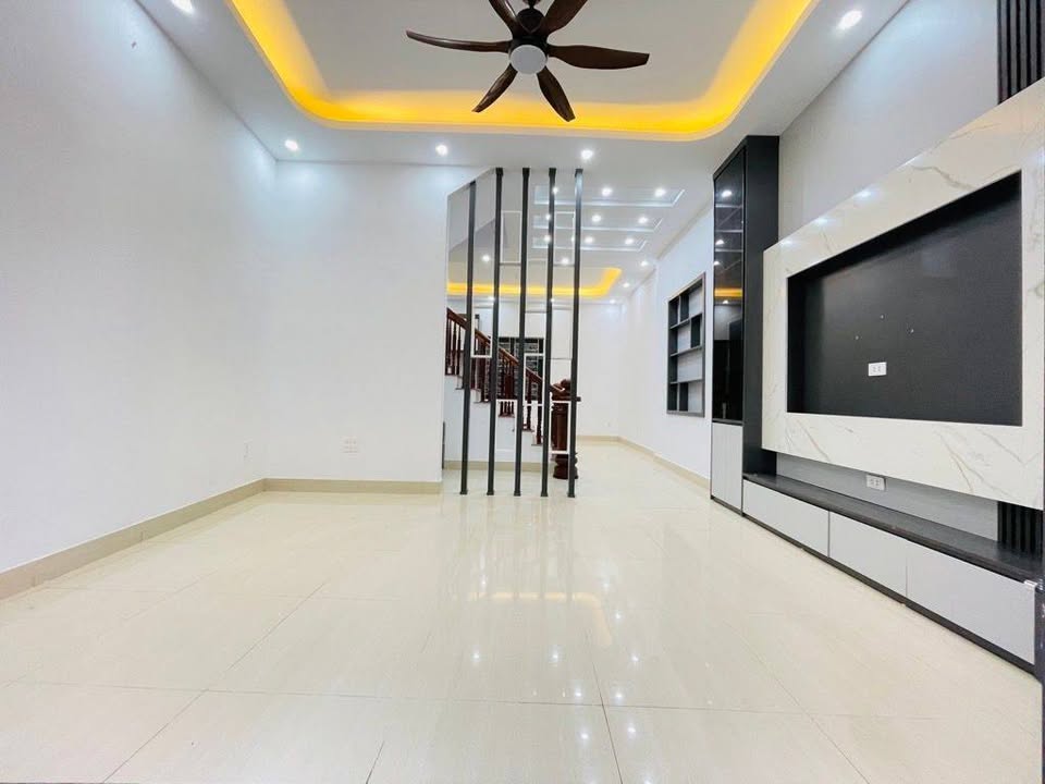 Nhà 5 tầng đường Thúy Lĩnh, Lĩnh Nam 40m² giá 5.2 tỷ - Chính chủ cần bán gấp!