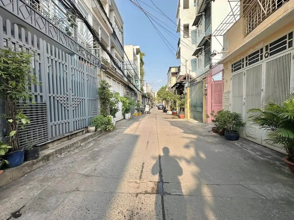 Nhà riêng Bùi Đình Tuý, Bình Thạnh 90m² giá 13.5 tỷ - Hẻm ô tô tránh thuận tiện!