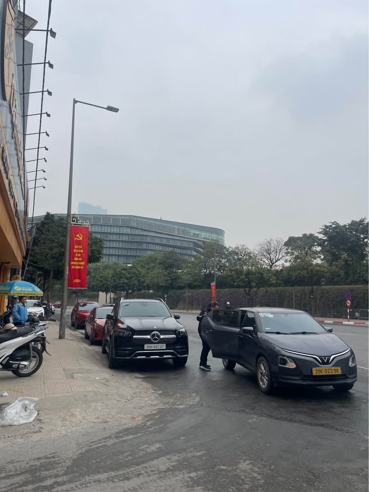 Nhà 3 tầng Mễ Trì, Nam Từ Liêm 42m² giá 8 tỷ - Gần khách sạn Marriott!