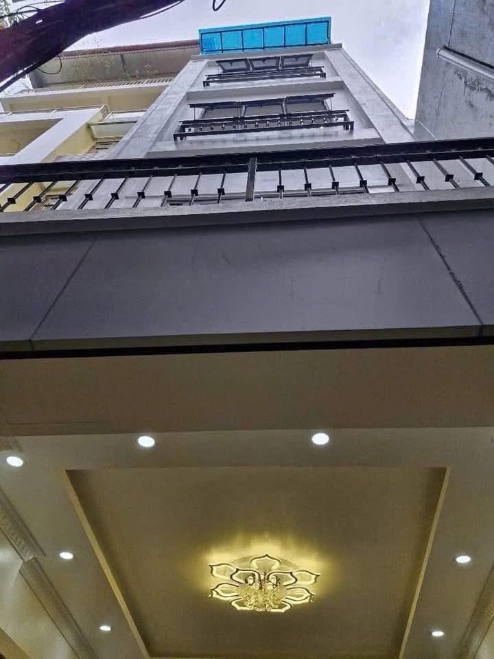 Bán nhà phố Văn Chương Đống Đa 38m² giá 13.98 tỷ - Sổ đỏ chính chủ, gần hồ