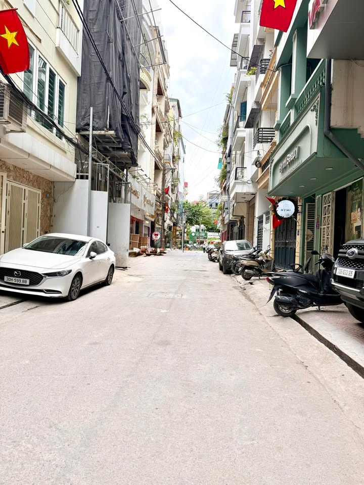 FrontHouse Đường Trung Kính, Cầu Giấy 70m² giá 4 tỷ - Thiết kế chuẩn văn phòng, kinh doanh!