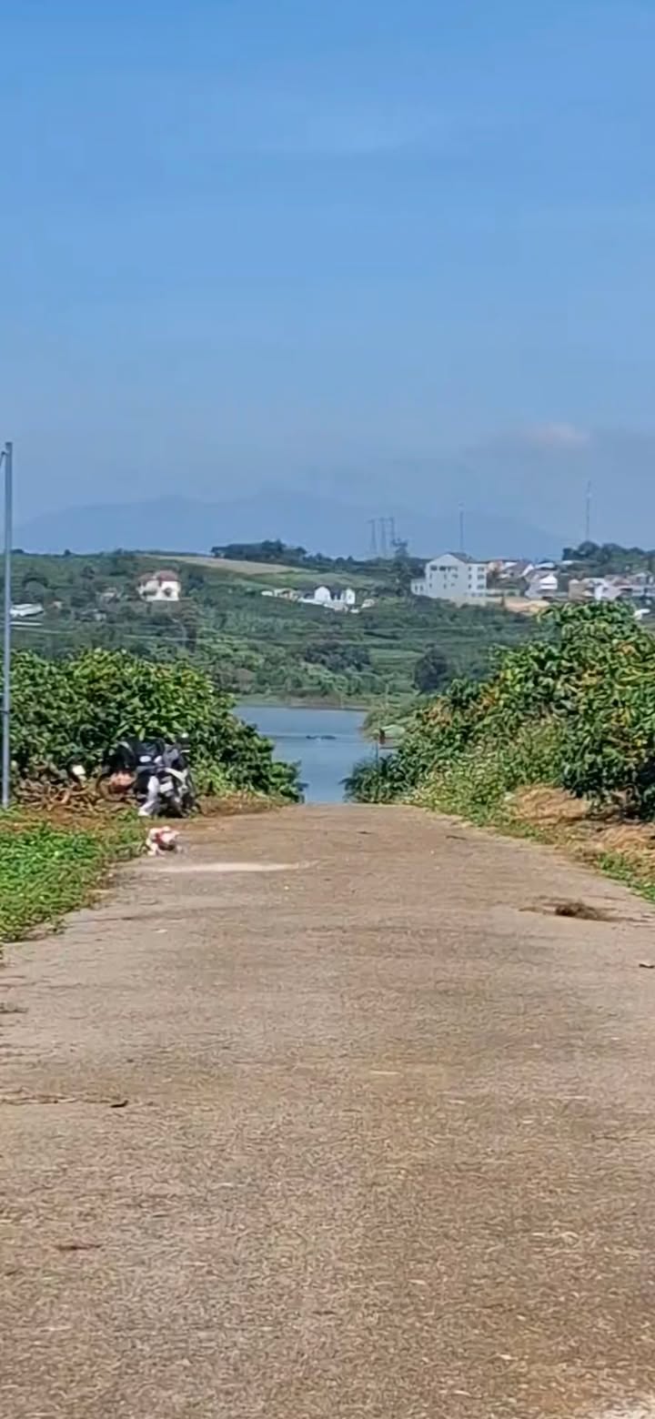 Nhà phố thị trấn Di Linh Lâm Đồng 360m² giá 2.5 tỷ - View hồ Tây tuyệt đẹp!