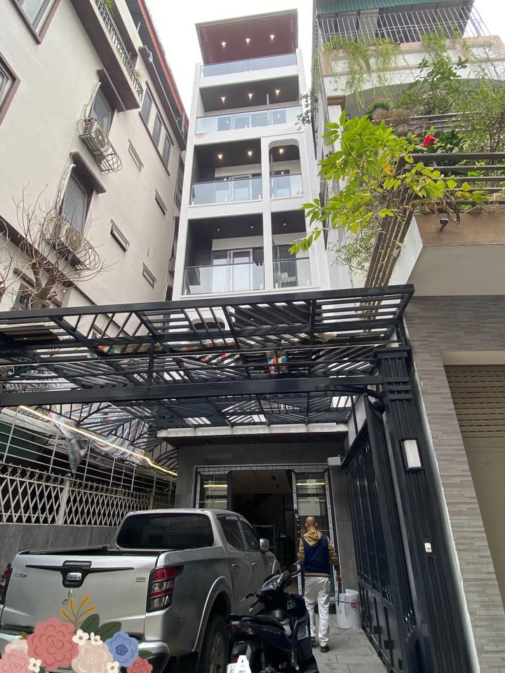 Nhà phố Bồ Đề Long Biên 135m² giá thỏa thuận - Không gian sống đẳng cấp!