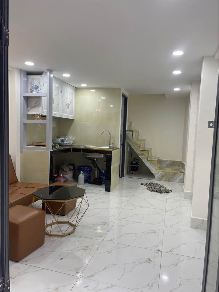 Nhà Hồng Bàng Quận 6 20m² giá 3.99 tỷ - Sẵn sàng ở ngay!