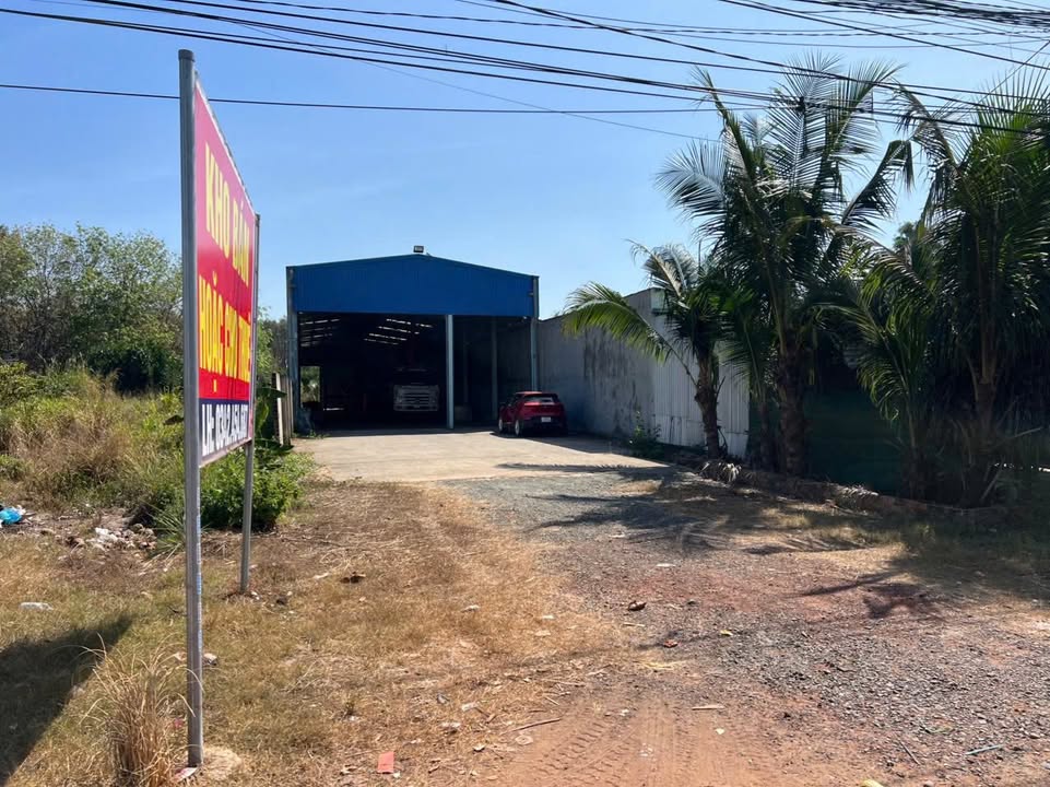Bán nhà xưởng mặt tiền Quốc lộ 13, Chơn Thành, 900m² - Cơ hội đầu tư sinh lời!