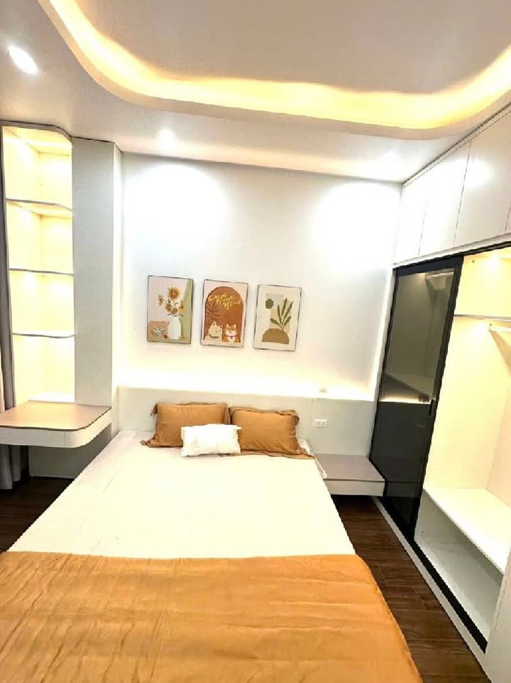 FrontHouse tại Phố Chính Kinh, Đống Đa, 27m² - Kinh doanh siêu lợi nhuận!