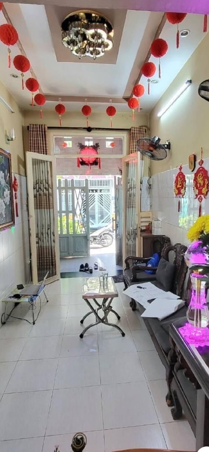 Nhà đẹp Quận 4 40m² giá 5 tỷ - Gần trường Đại học Nguyễn Tất Thành!