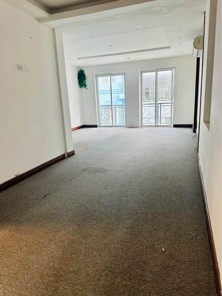 Văn phòng cho thuê 80m² tại Hào Nam, Đống Đa chỉ 13 triệu/tháng - Không thể bỏ lỡ!